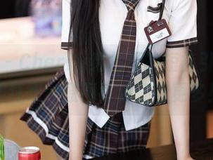 语画界 - Cherry绯月樱的短裤引发的在线狂想：原图好像还有更多！