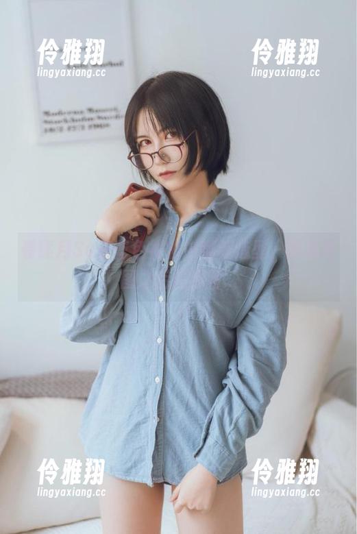 逐月Su 看逐月Su在蓝色衬衫中翻新造型,高清原图之后的思考...