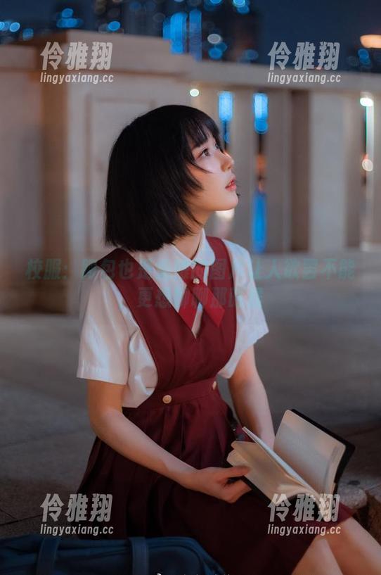 校服：阿包也是兔娘的图片让人欲罢不能，更想聊聊那时候