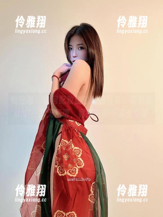 微密圈 - 渔网配玫瑰的私房写真，陈妮妮UNI一脸无所谓，竟然有些不那么生硬