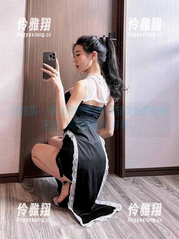 黎允熙baby 微密圈 - 黎允熙baby带来的灰色后妈裙图包,简单却耐人寻味。